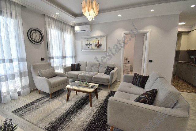 Apartament 2+1 ne qera ne fillim te rruges se Kavajes.

Ndodhet ne katin e 6-te te nje pallati te 